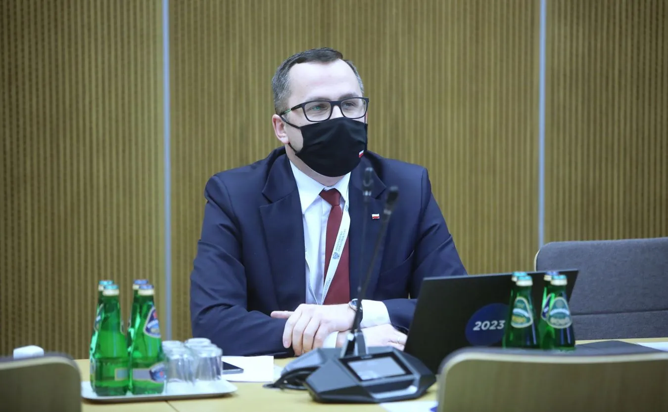 Horała apeluje do konserwatywnych senatorów spoza PiS, by poparli Wawrzyka na RPO