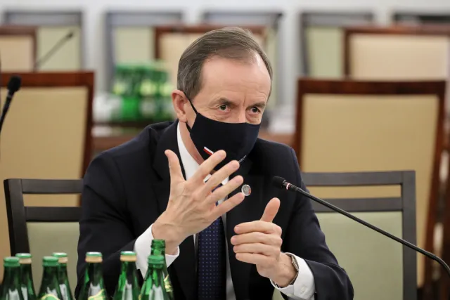 Grodzki: Zaszczepienie w niedzielę 1200 osób to ponury żart