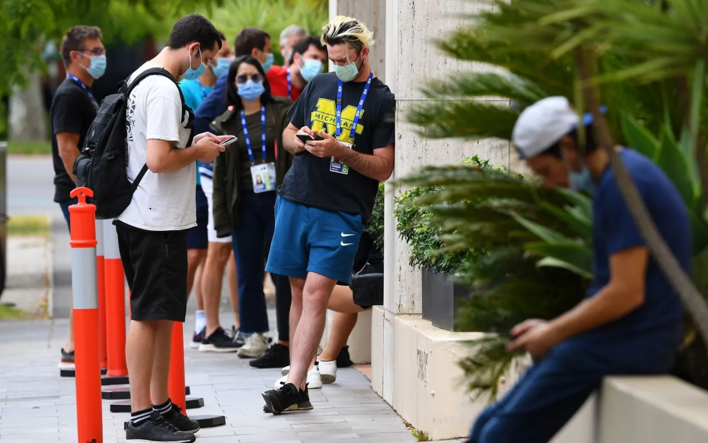 Tenisiści w oczekiwaniu na testy 
