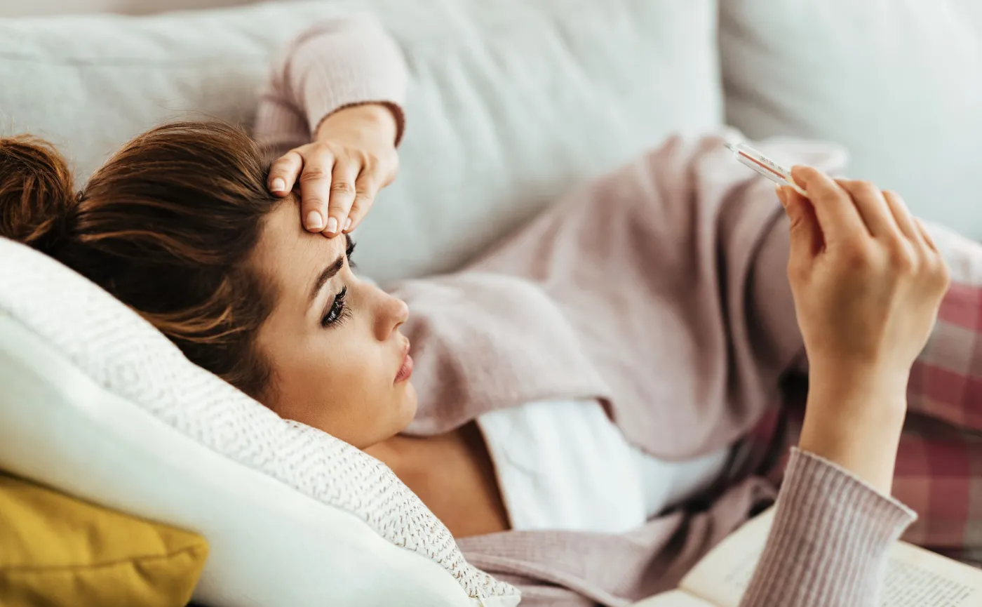 Liczba zakażonych koronawirusem rośnie. Wśród nich coraz więcej młodych