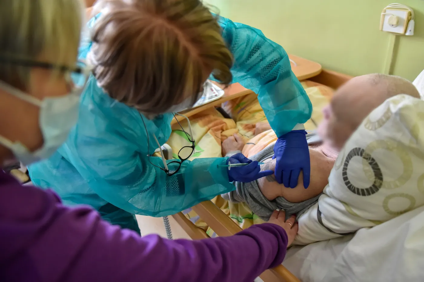 Lewica chce pomóc pracownikom DPS-ów. "Sprawdzamy wrażliwość społeczną prawicy"