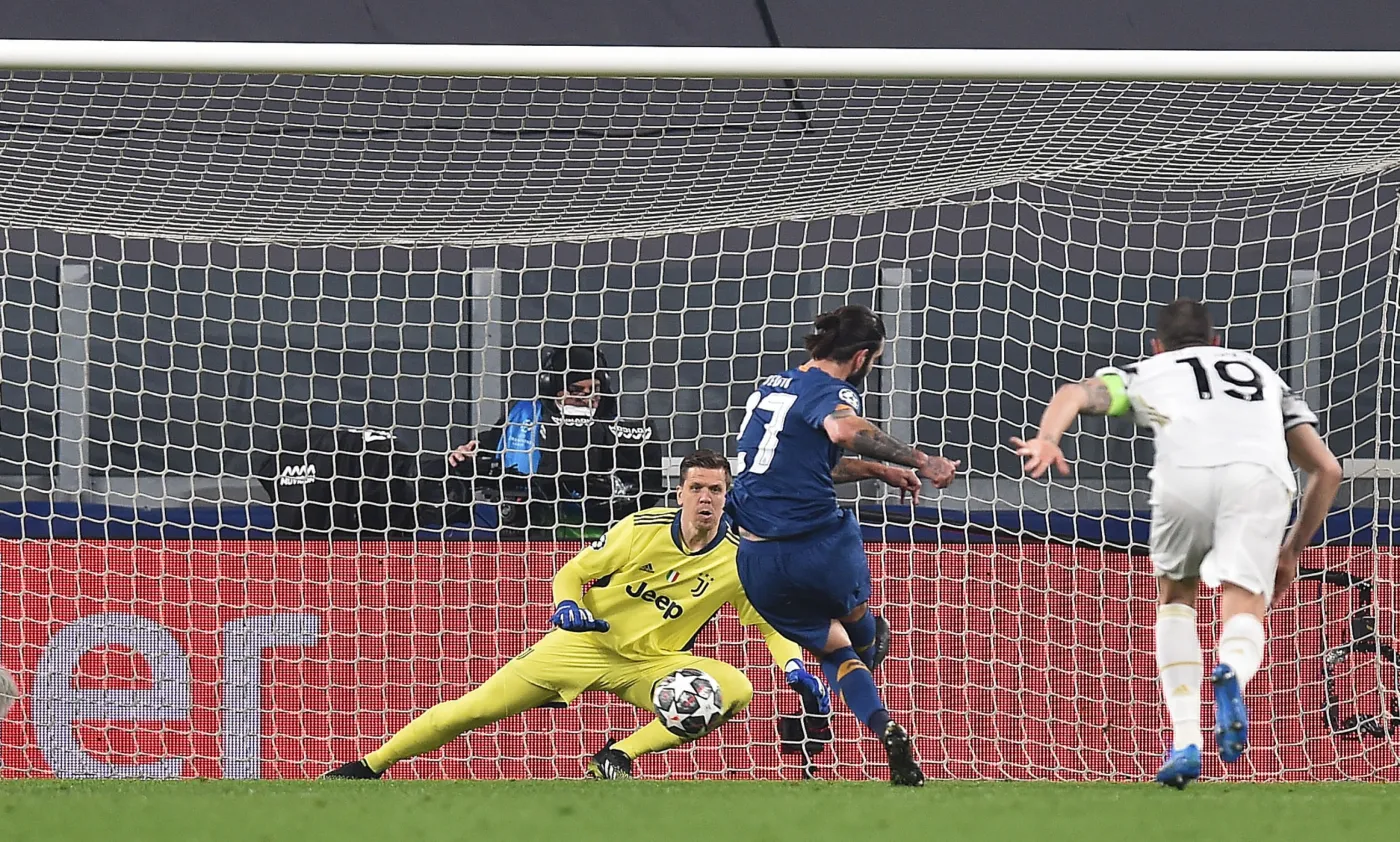 Wojciech Szczęsny (w żółtym stroju)