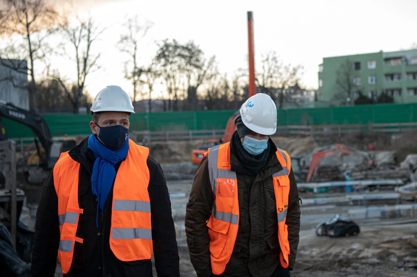 Rafał Trzaskowski na budowie metra
