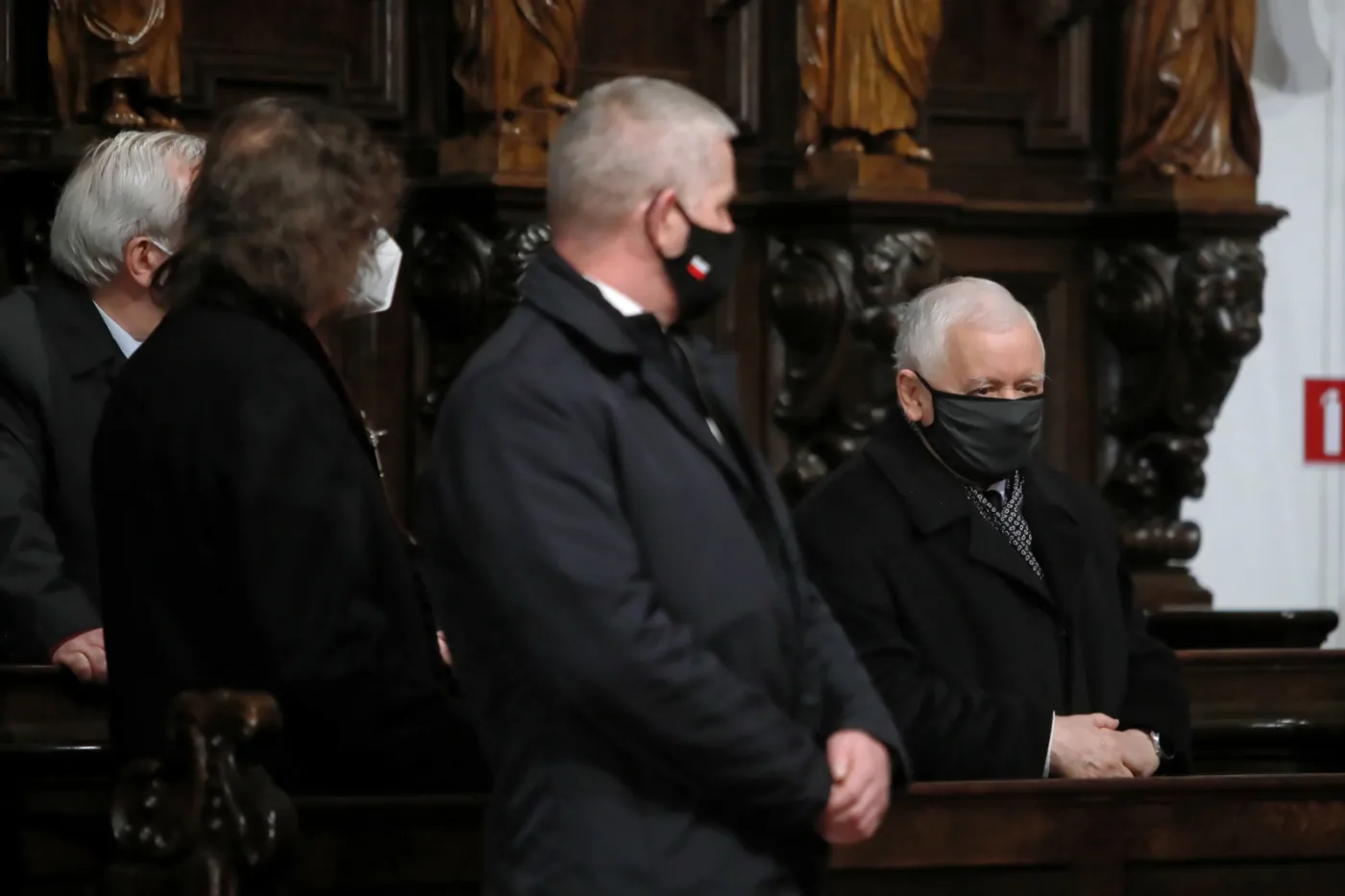 "11 lat po katastrofie stajemy się narodem wojującym ze sobą, narodem pobitym"