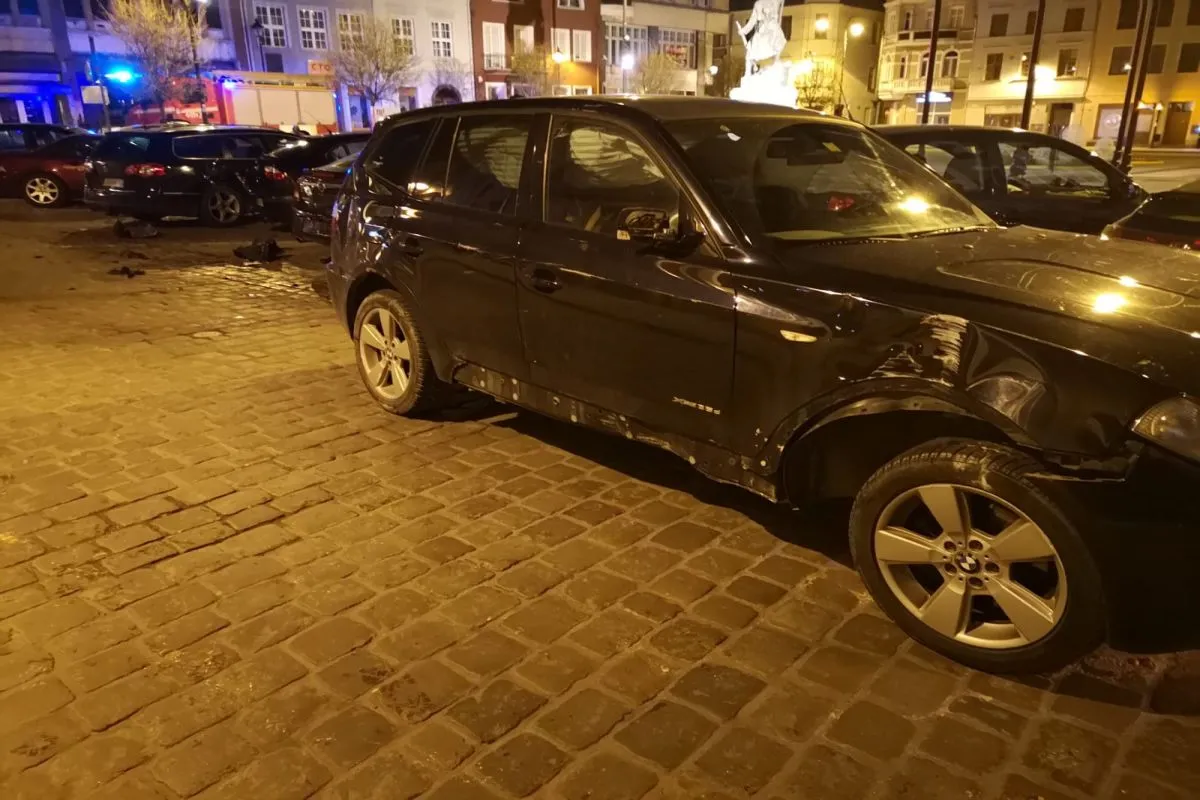 bmw-zdemolowala-rynek-w-grudziadzu-37112072.jpg