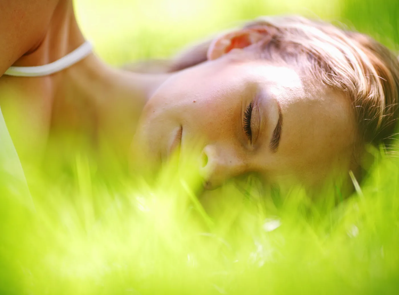 słońce lato kobieta leży opalanie łąka natura
