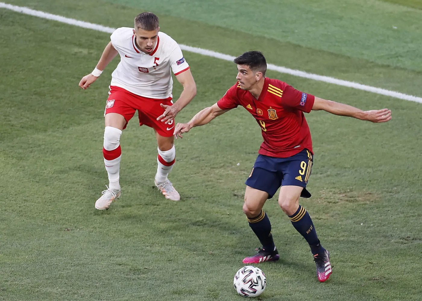 Jan Bednarek zagra ze Szwecją. Co z Jakubem Moderem?