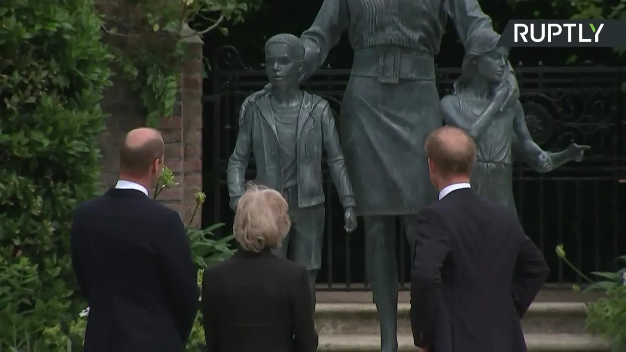 William i Harry odsłonili pomnik księżnej Diany