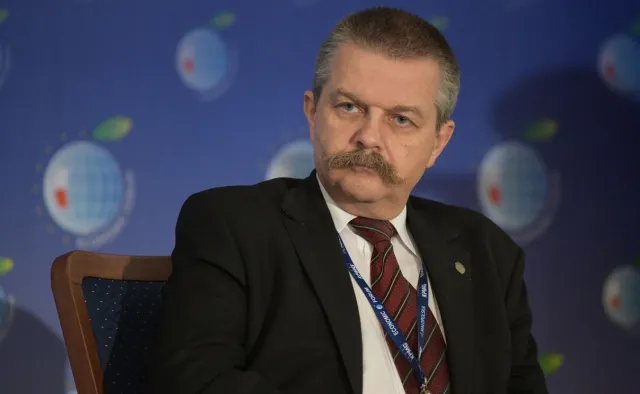 Żurawski vel Grajewski porównał aprobatę dla NS2 z układem monachijskim z 1938 r.