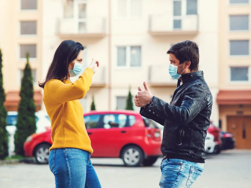 Szczepionka nowym wymogiem przy podrywaniu? Interesujące wyniki badania