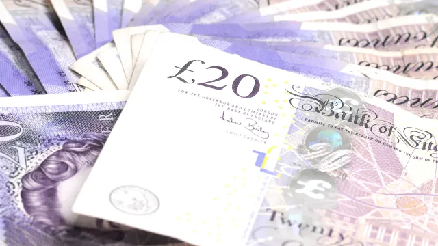 Wielka Brytania obniża ceny testów PCR dla podróżnych