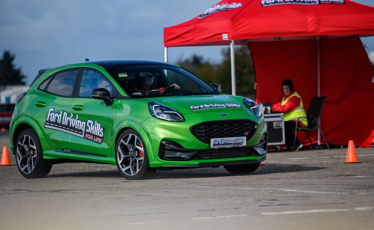 ford-driving-skills-for-life-2021-37269662.jpg