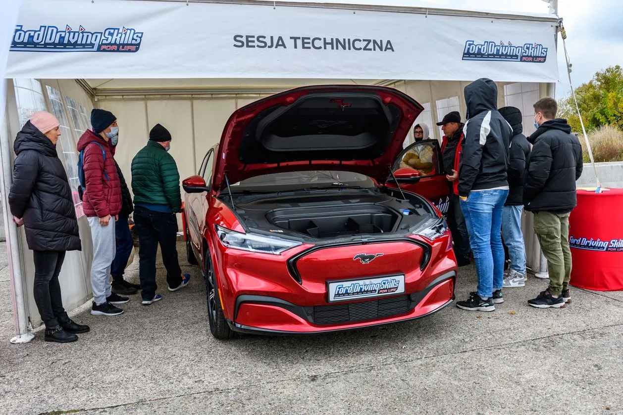 ford-driving-skills-for-life-2021-37269708.jpg