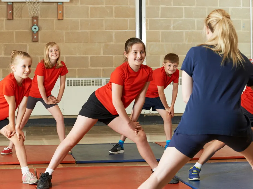 Lekcja (nie)kuszenia: Na ile faktycznie statut szkoły może ingerować w ubiór uczniów?