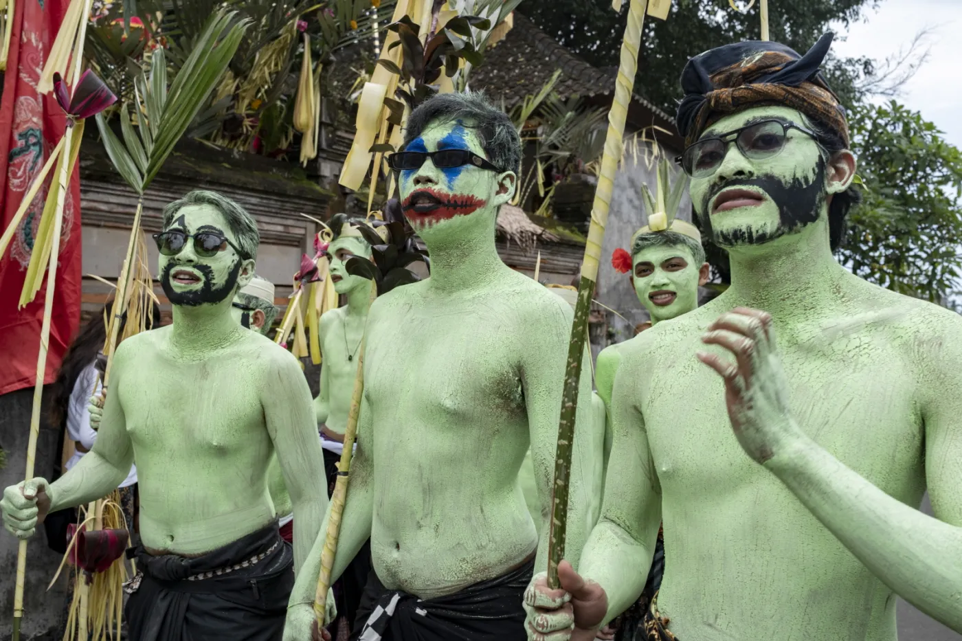 Święty Rytuał Ngerebeg na Bali [ZDJĘCIA]