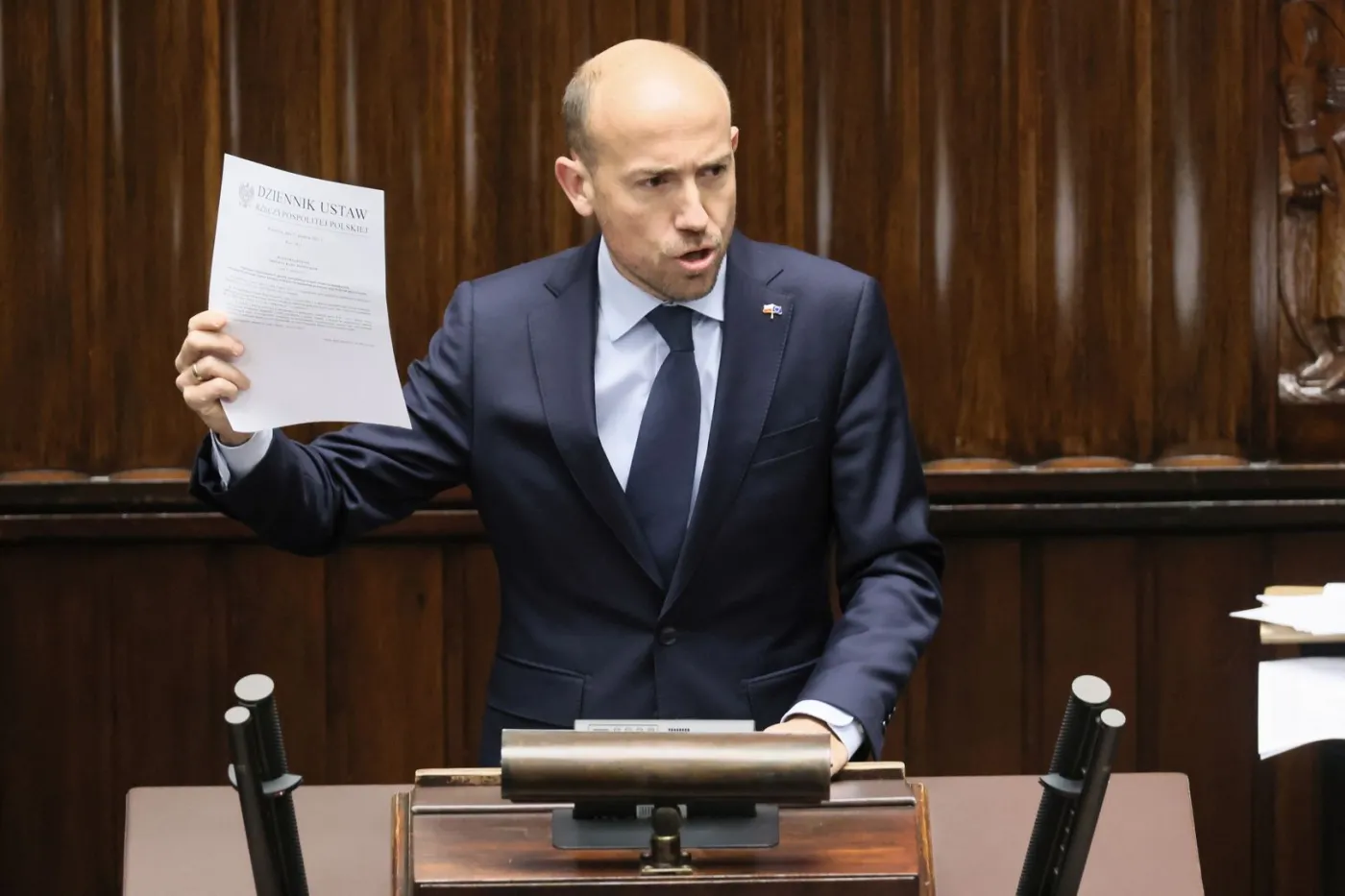 Awantura w Sejmie. Transparent na mównicy