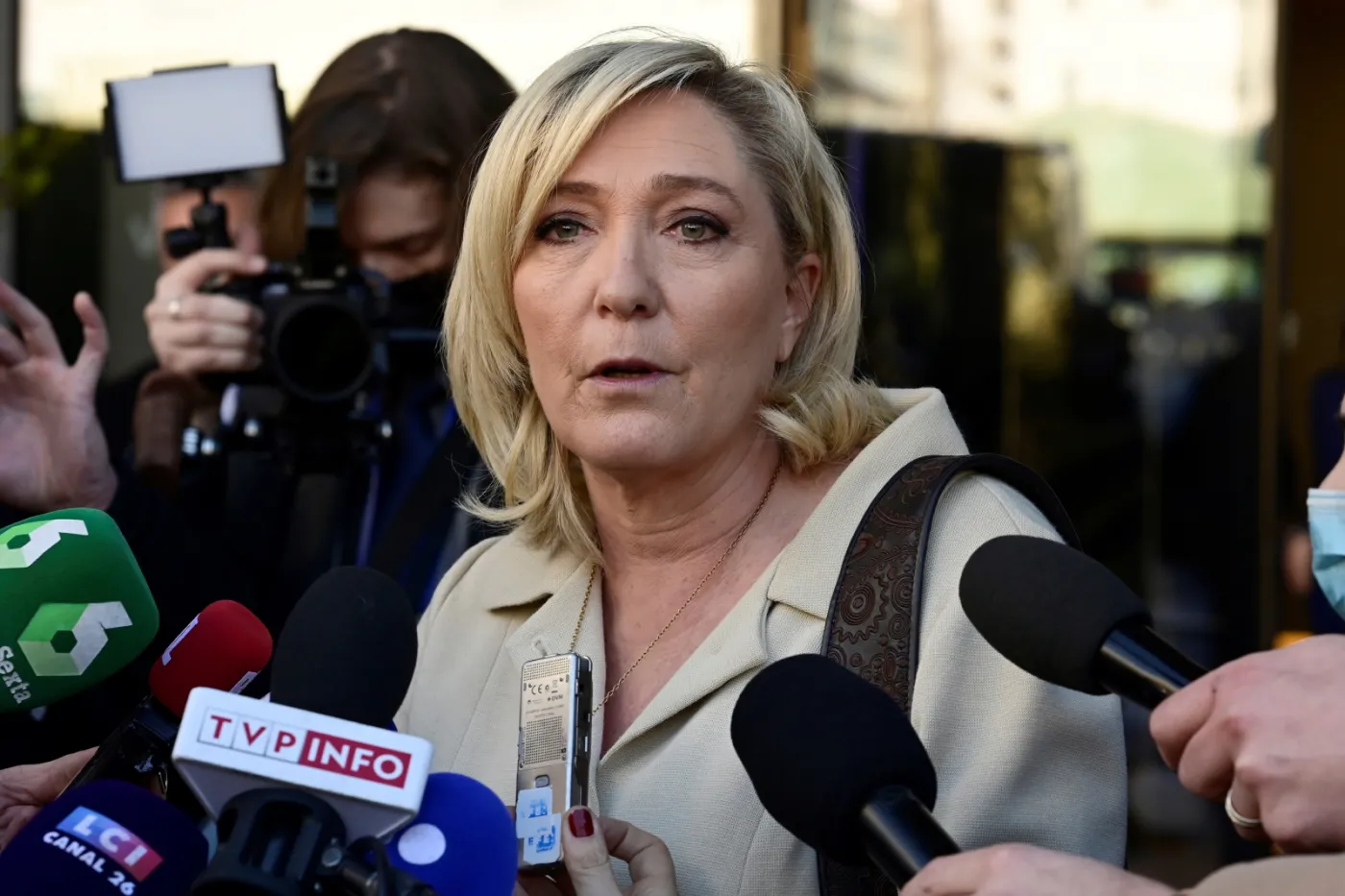 "Obszernie omawiany temat" i "zgoda" w Madrycie. Podpisał Orban i Morawiecki, odmówiła Le Pen