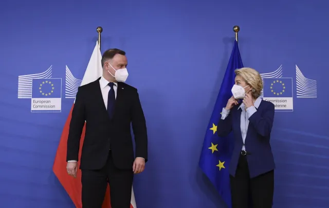 Duda w Brukseli włącza się do gry o pieniądze