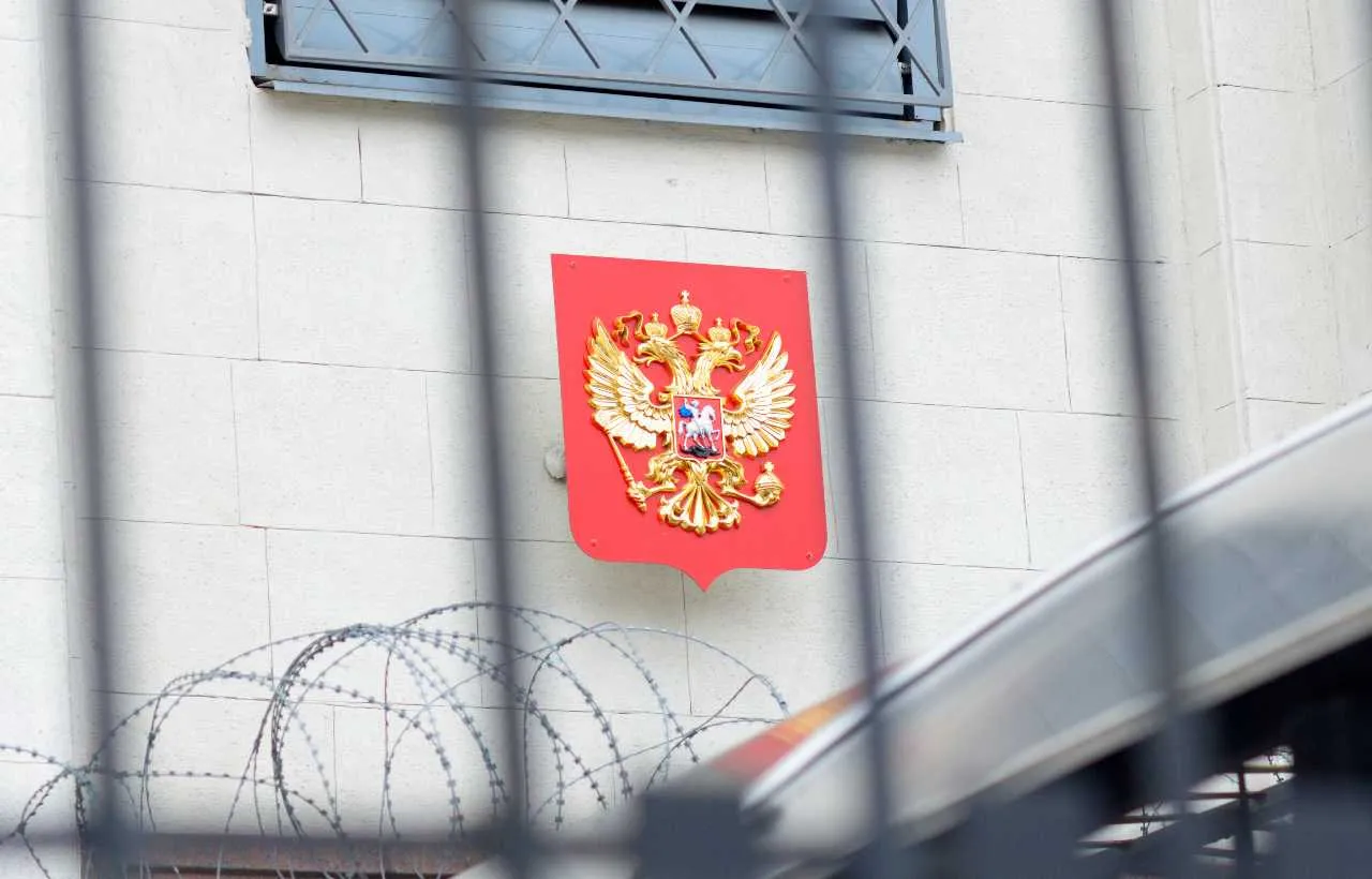 Ambasada Rosji w Kijowie opuściła rosyjską flagę państwową