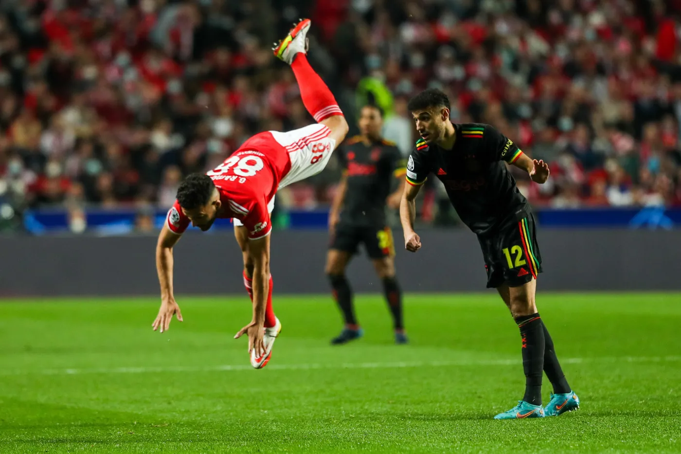 Cztery gole w Lizbonie. Ajax nie dał się Benfice