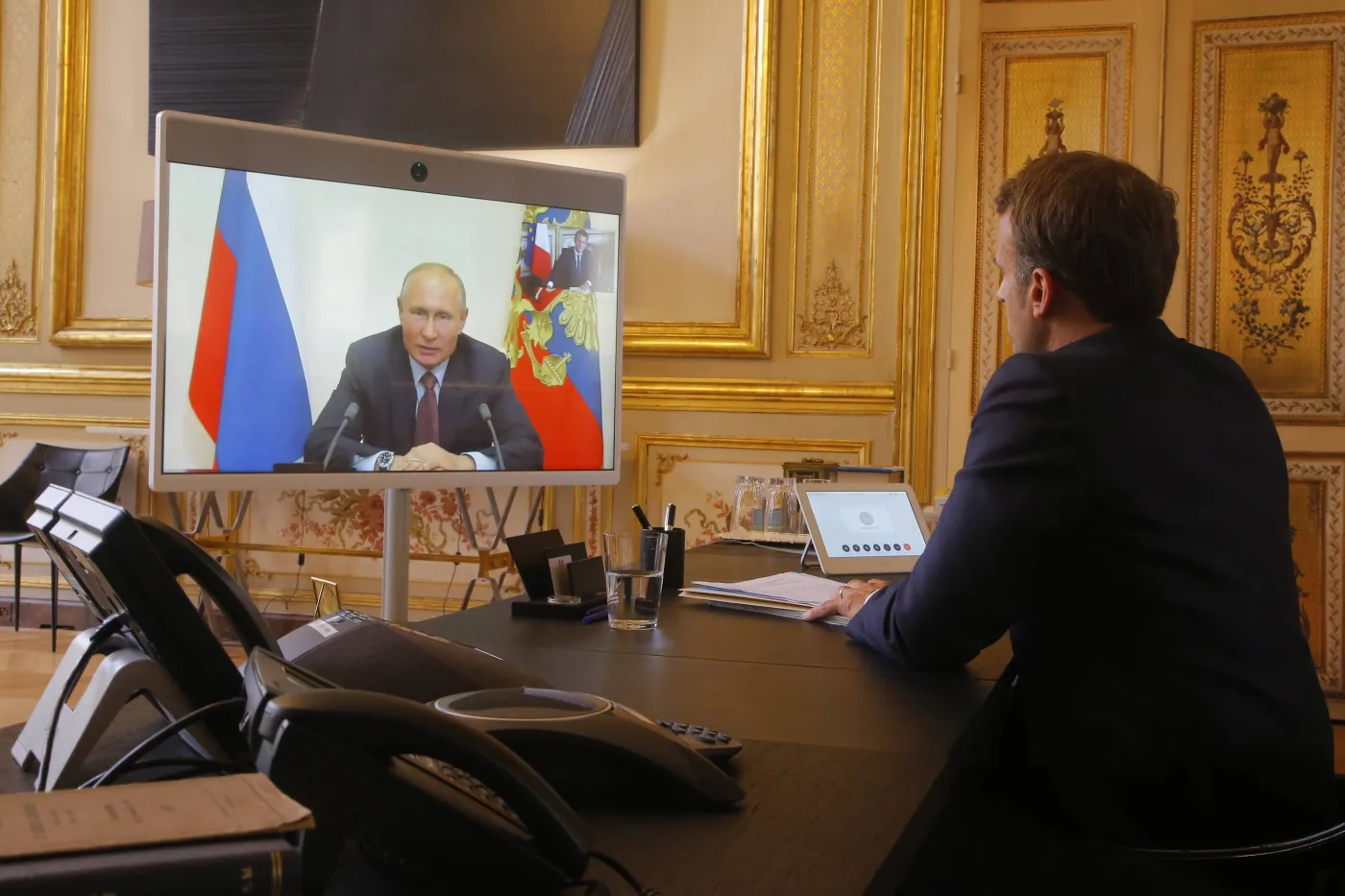 Macron rozmawiał z Putinem o sytuacji w Mariupolu. Kreml wydał komunikat
