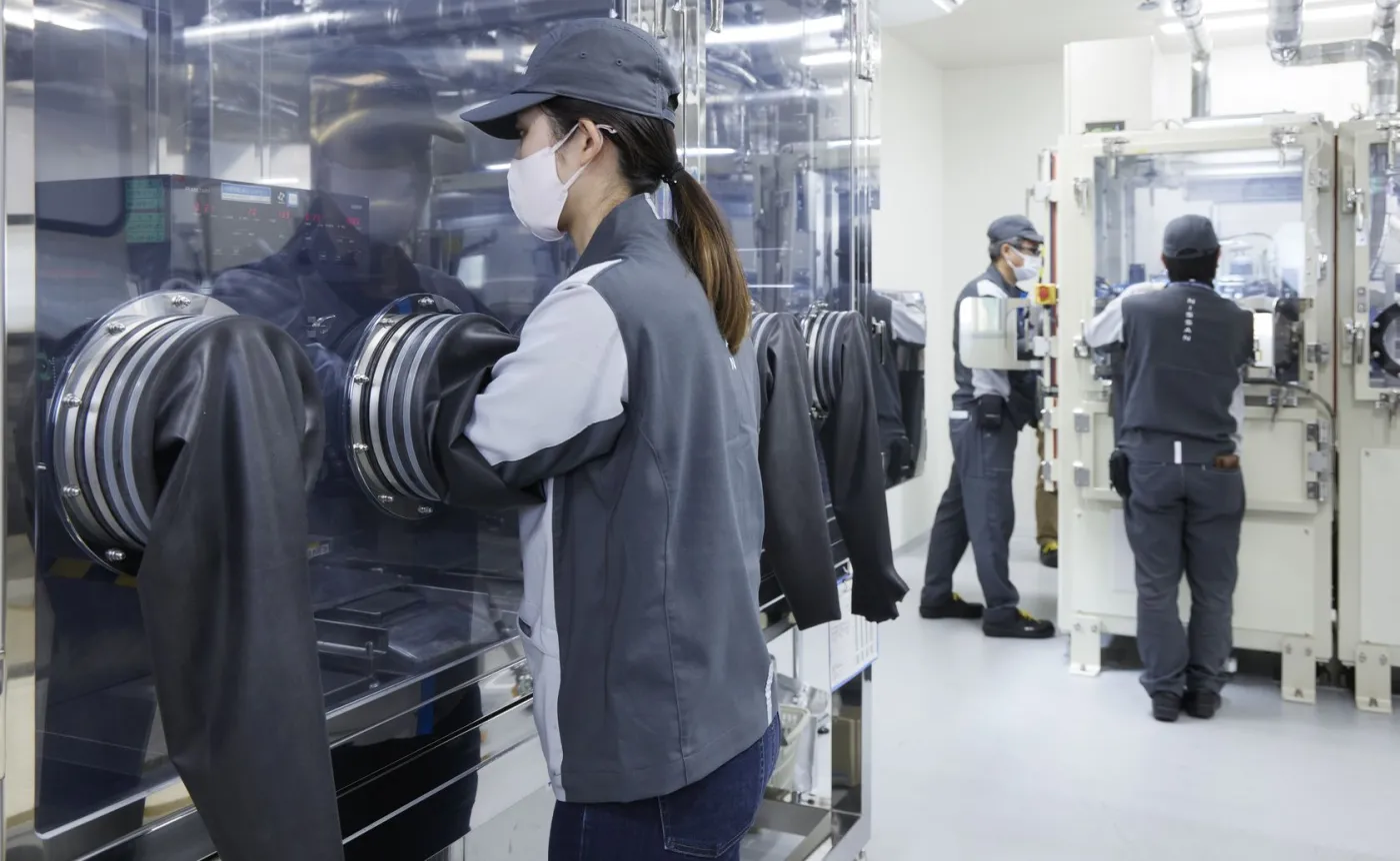 Nissan prezentuje prototypową fabrykę akumulatorów ze stałym elektrolitem