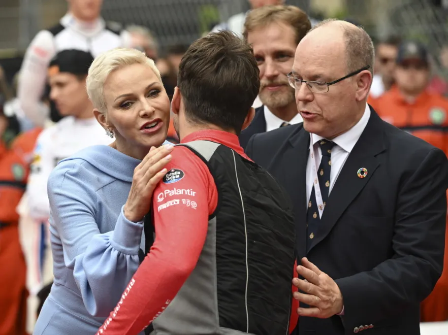 Ciałem obecna, a duchem...? Księżna Charlene na Grand Prix Formuły 1 w Monaco. FOTO