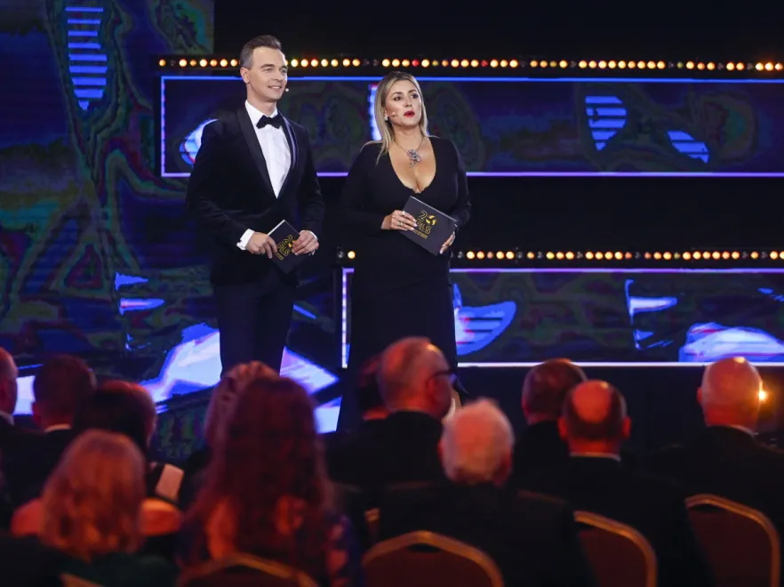 Imponujący dekolt Karoliny Szostak na gali 20-lecia Polskiej Ligi Siatkówki. FOTO