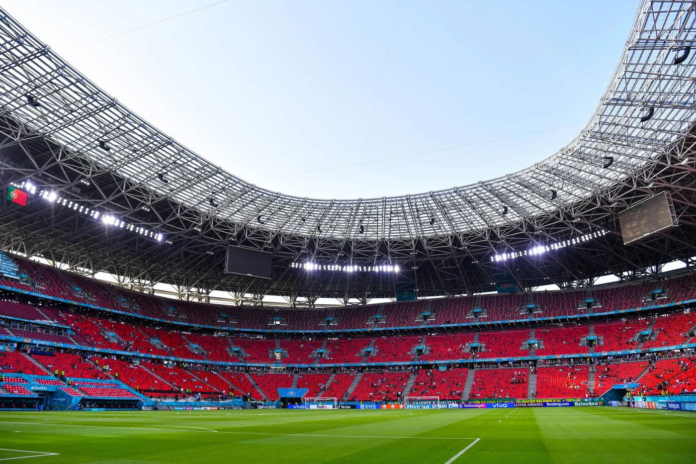 Mecz "bez kibiców", ale z... 30 tysiącami dzieci. Węgrzy zakpili z UEFA