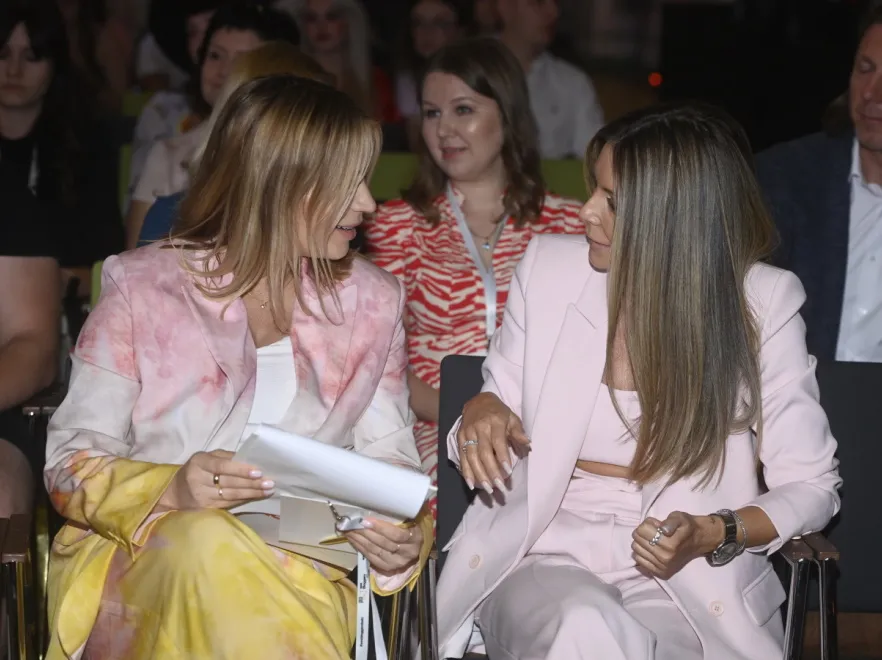 Brzuch potu wart! Małgosia Rozenek-Majdan na See Bloggers zaprezentowała efekty pracy z trenerem Lewandowskiej. FOTO