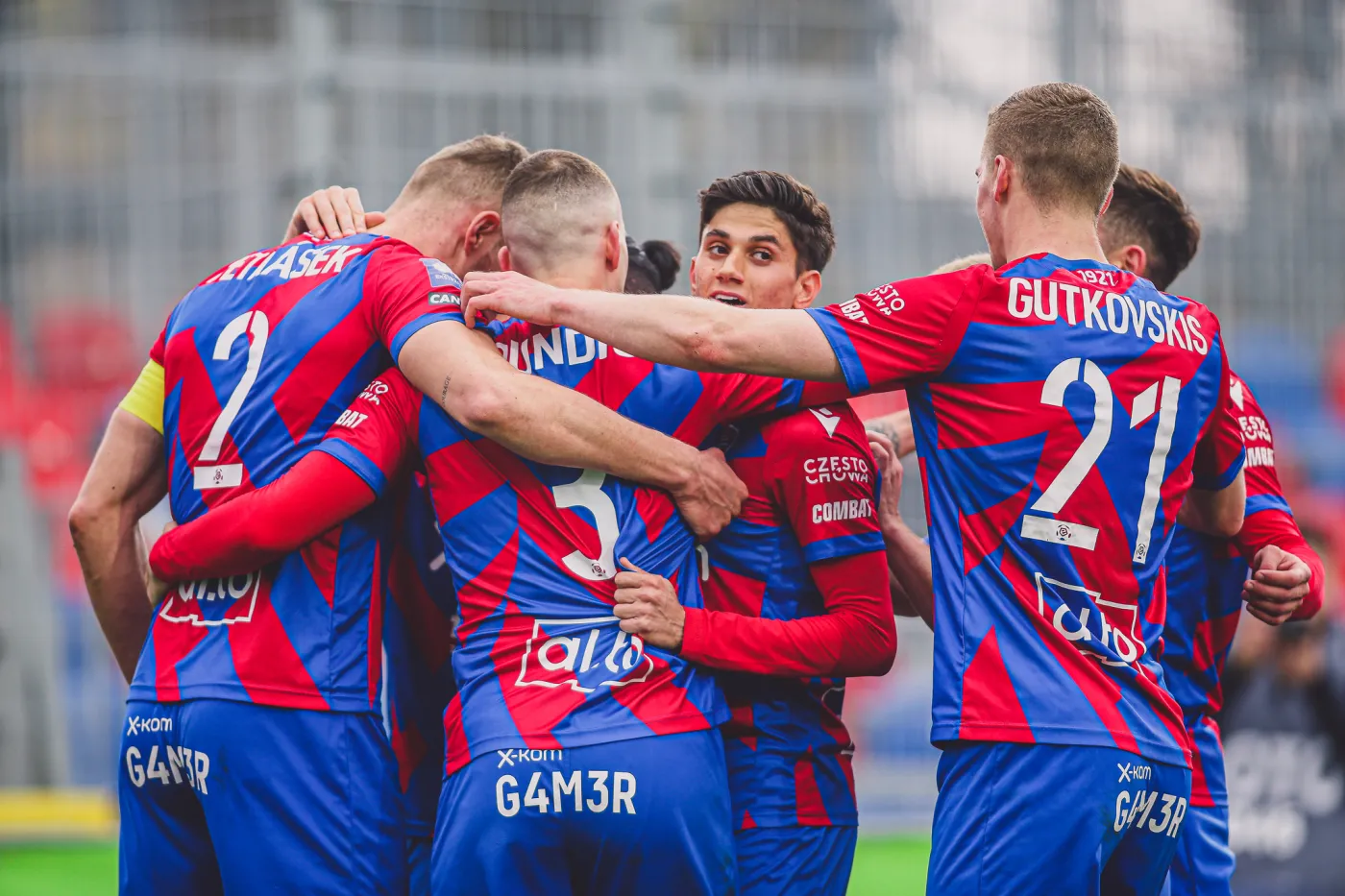 Niewygodny rywal Rakowa w el. LK. Ciężka przeprawa Pogoni i Lechii