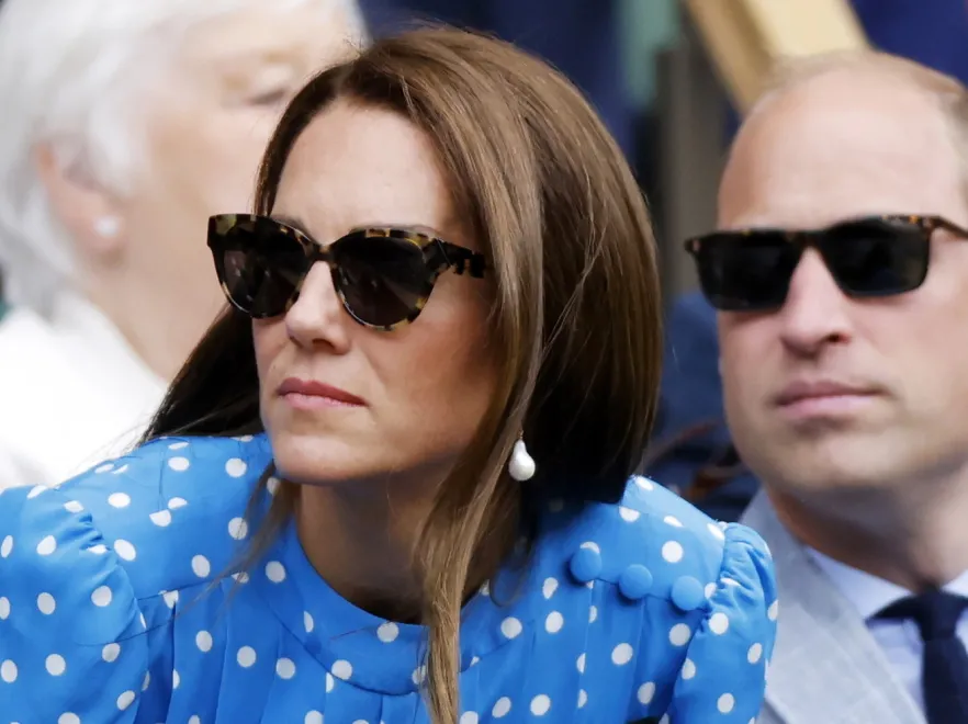 "Nie da się wyglądać lepiej". Brytyjskie media zachwycone stylizacją księżnej Kate z meczu na Wimbledonie. FOTO