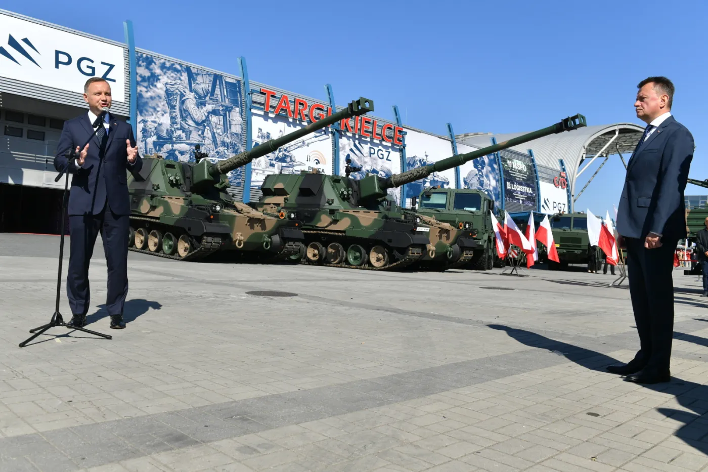 Wicepremier Błaszczak: Zatwierdziłem umowę na 48 armatohaubic "Krab"