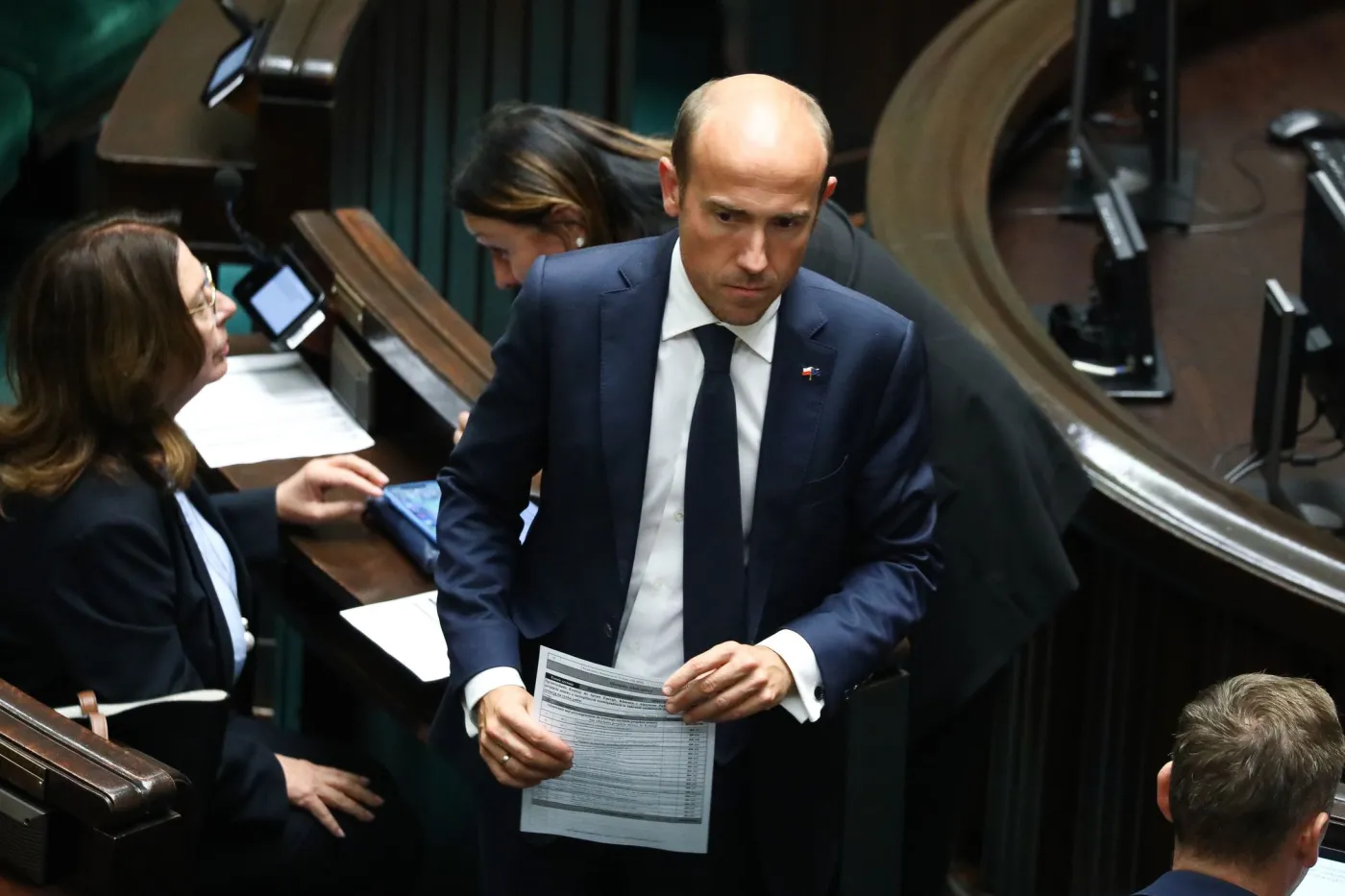 KO też będzie walczyć o reparacje. Budka stawia kluczowy warunek