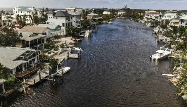 "Najbardziej śmiercionośny" huragan uderzył we Florydę. Ewakuacja