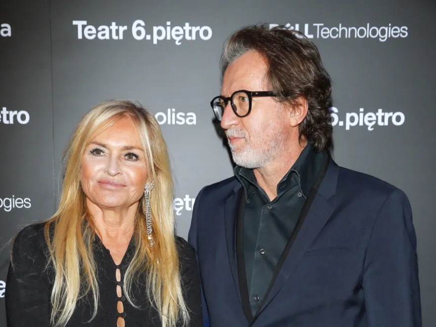 Wyrafinowana przerwa w tkaninie: Monika Olejnik stylowo zaprezentowała brzuch na premierze teatralnej. FOTO