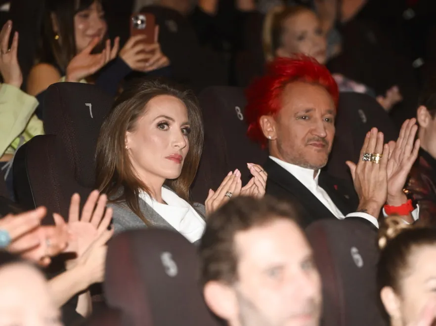 Michał Wiśniewski z żoną na premierze "Apokawixy". Pierwsze wyjście od ogłoszenia ciąży Poli. FOTO