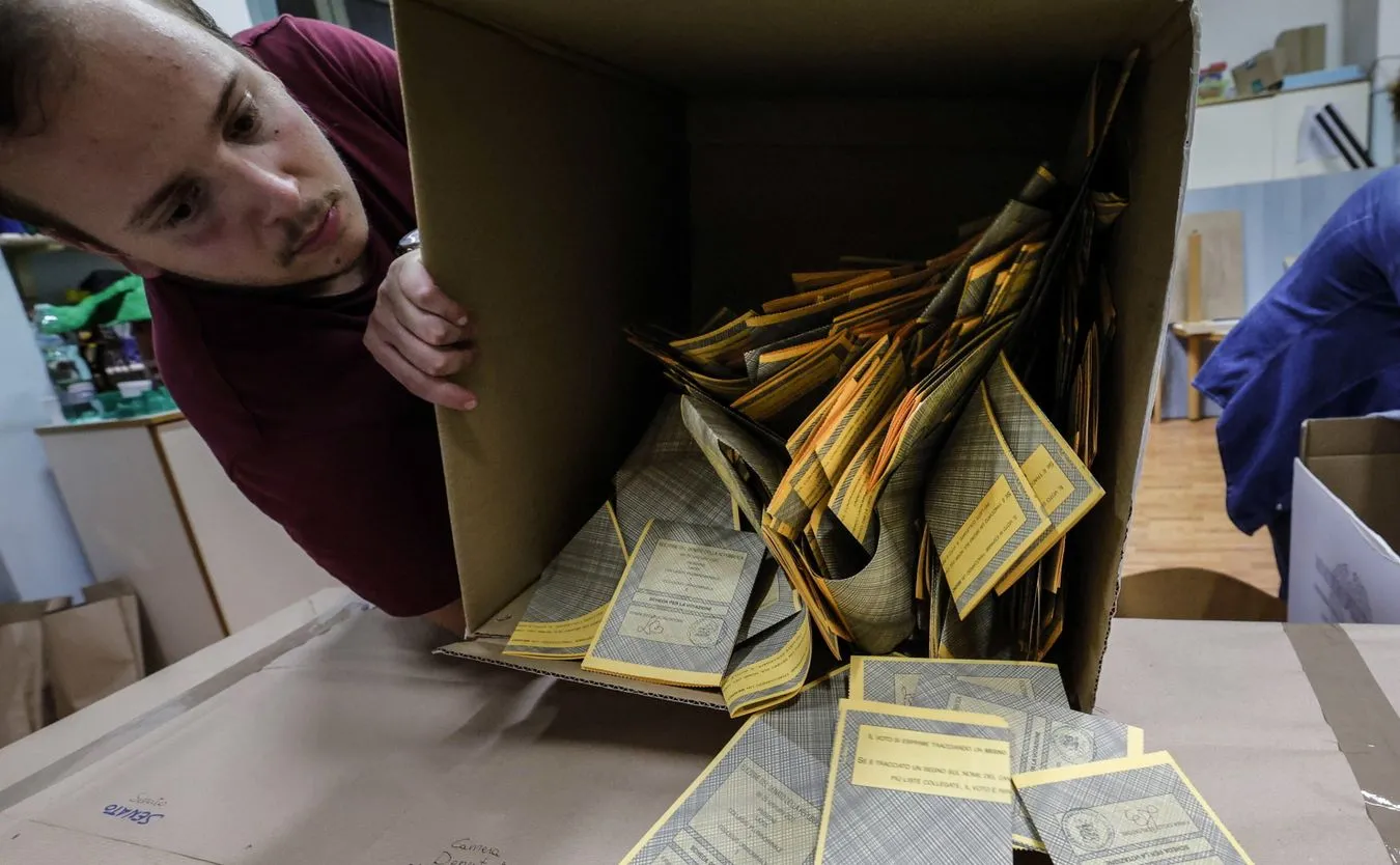 Włochy skręciły w prawo. Meloni pierwszą kobietą - premierem?