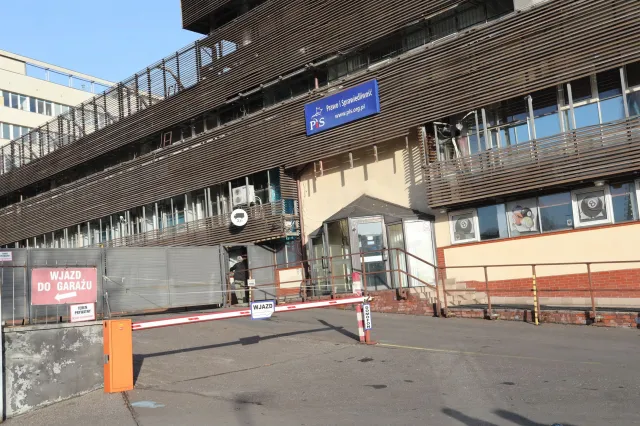 Próba wtargnięcia do siedziby PiS. Rzecznik rządu: Panie przewodniczący Tusk...