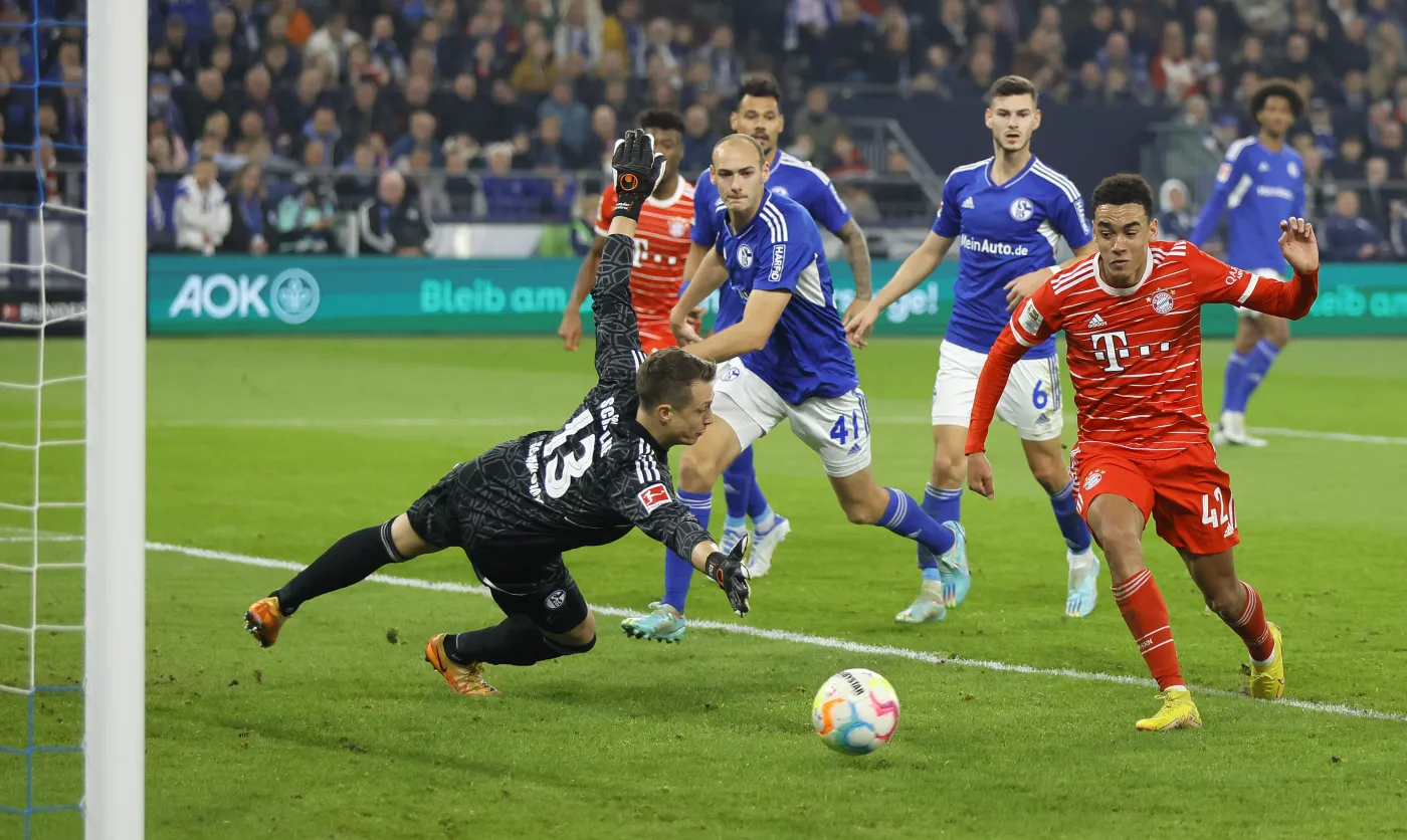 Alexander Schwolow i Jamal Musiala