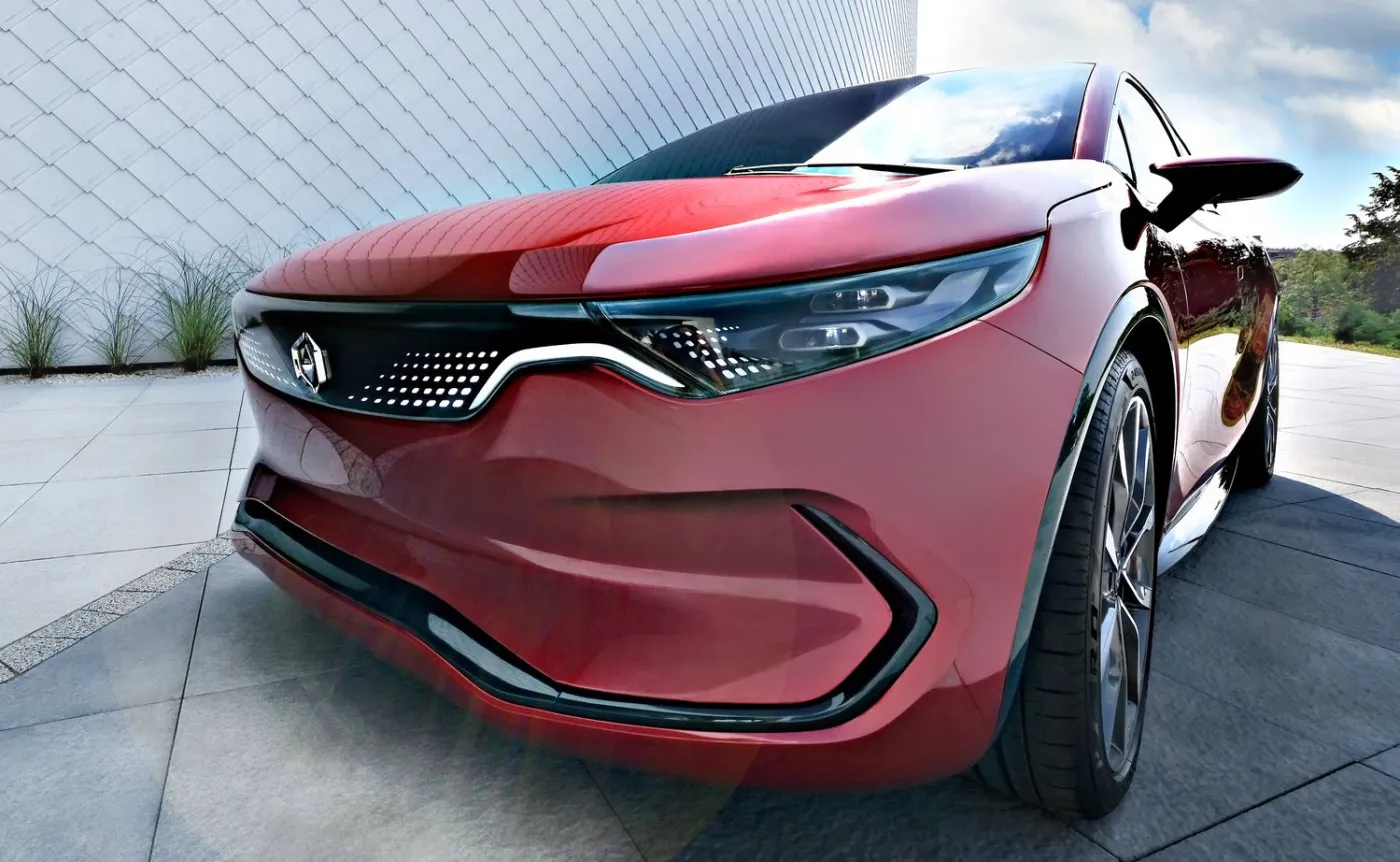 Izera i milion elektryków w Polsce. Wiceminister nie przebiera w słowach