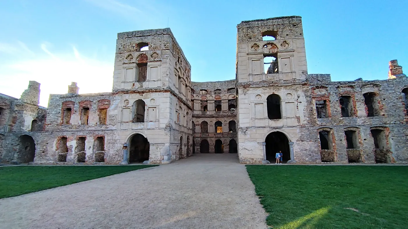 "Z ochroną konserwatorską w Polsce jest trochę jak z judaizmem. Od rabina zależy co wolno, a czego nie" [WYWIAD]