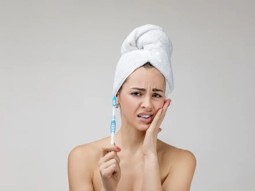 Hiperhigiena szkodzi zębom! Trendy i nawyki, na które warto uważać w pielęgnacji jamy ustnej