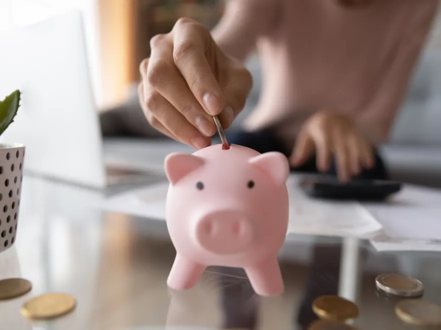 Narzekają, ale radzą sobie lepiej niż mężczyźni. Finansowy portret Polek A.D. 2023