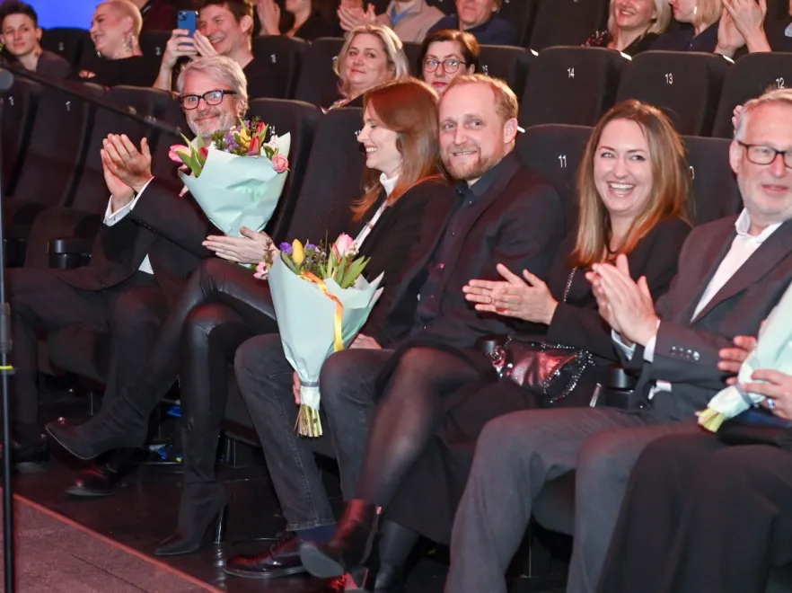 Piotr Adamczyk drugi raz zabrał młodszą o 19 lat żonę na polskie salony [FOTO]