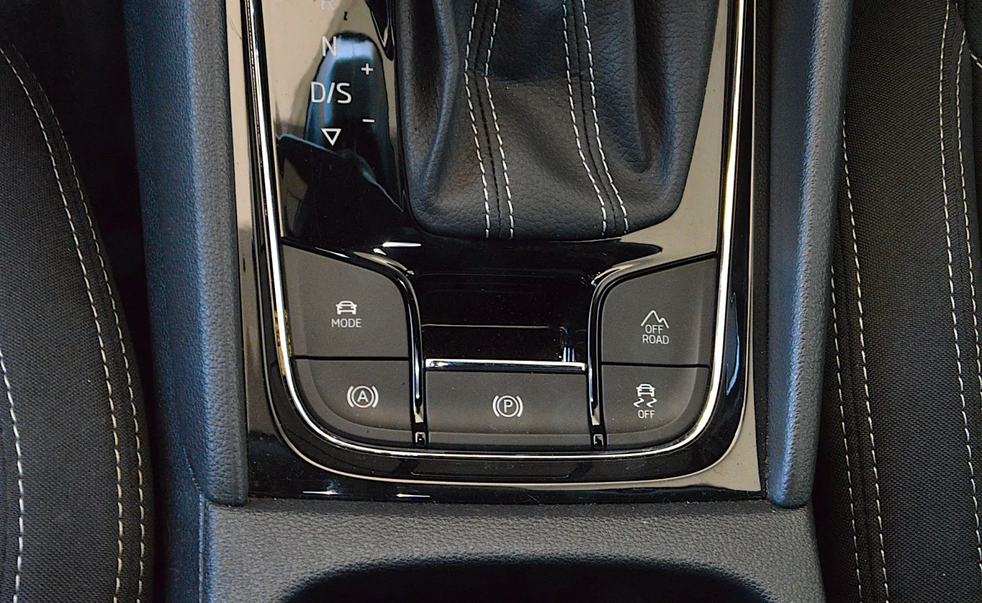 skoda-karoq-20-tsi-4x4-sportline-37816384.jpg