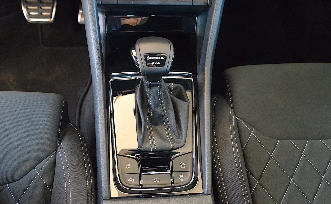 skoda-karoq-20-tsi-4x4-sportline-37816445.jpg