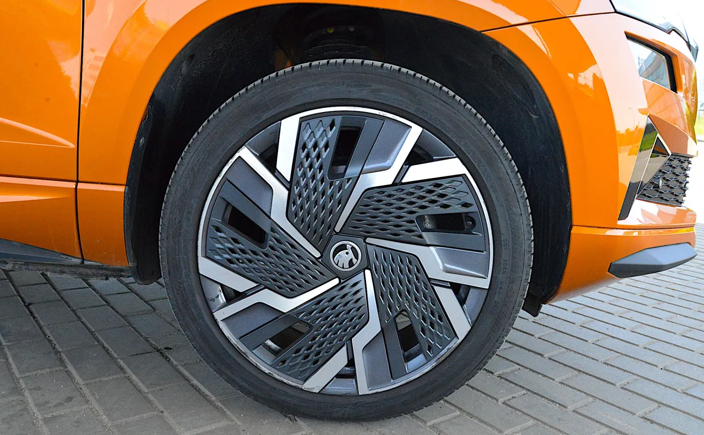 skoda-karoq-20-tsi-4x4-sportline-37816483.jpg