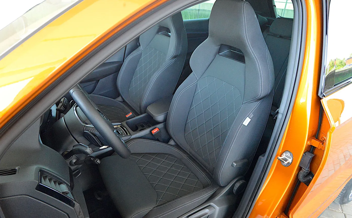 skoda-karoq-20-tsi-4x4-sportline-37816525.jpg