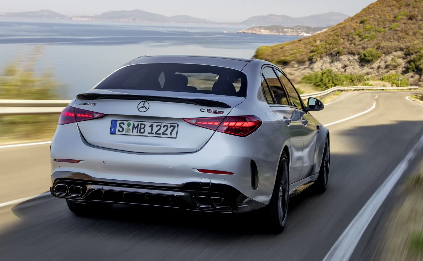 mercedesamg-c-63-s-e-performance-37824701.jpg